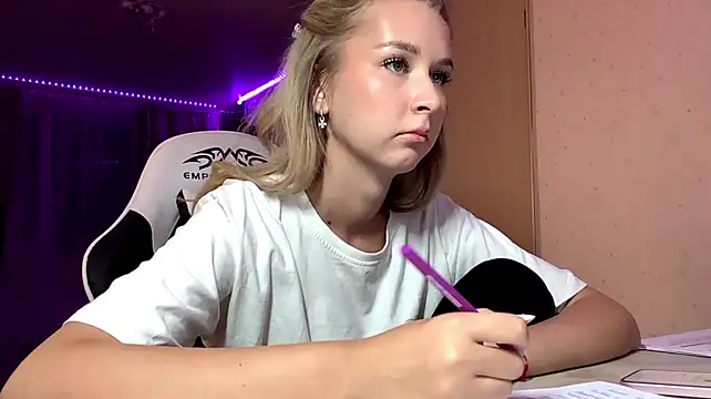 JoyBold stripchat live cam model