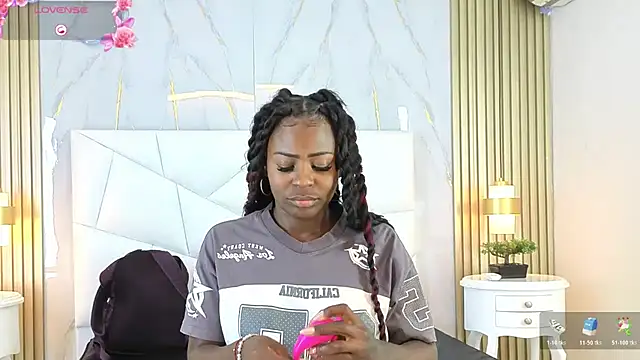 tyraparker stripchat live cam model