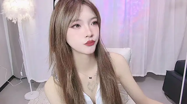 RunYan-888 stripchat live cam model