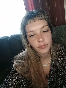 sarahbrends stripchat live cam model