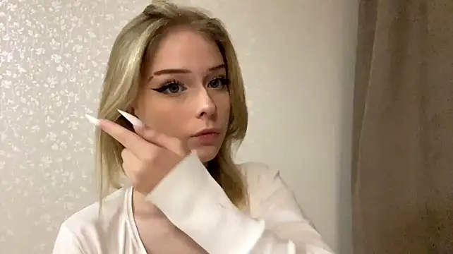 EmilyMint stripchat live cam model