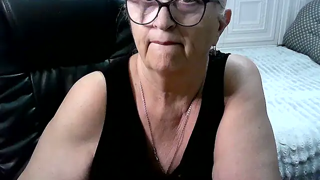 LolkaAlyss stripchat live cam model
