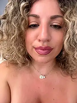 miamellycious stripchat live cam model