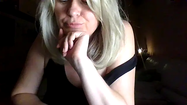 Mary888x stripchat live cam model
