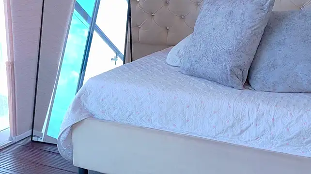 LanaRozz stripchat live cam model