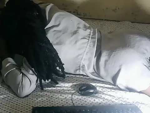 cute-shamza stripchat live cam model