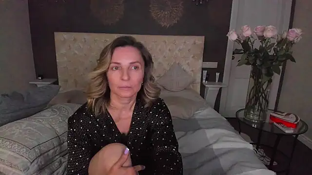 AllisonWilliams stripchat live cam model