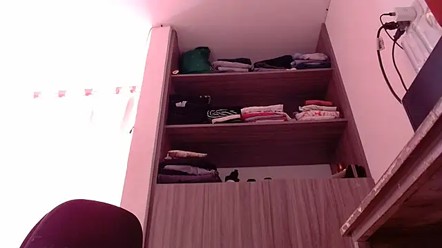 nicolle_milf1978 stripchat live cam model