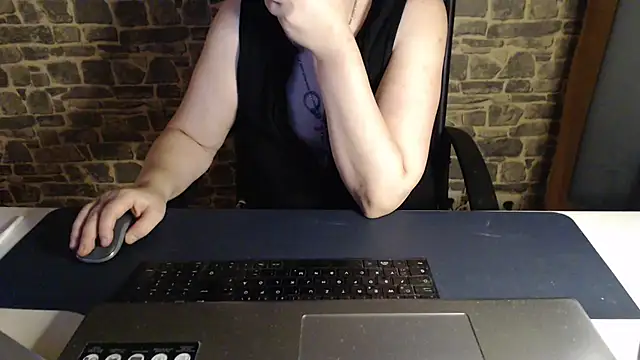 SweetPhoenix76 stripchat live cam model