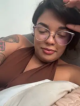 SecretBrunette stripchat live cam model