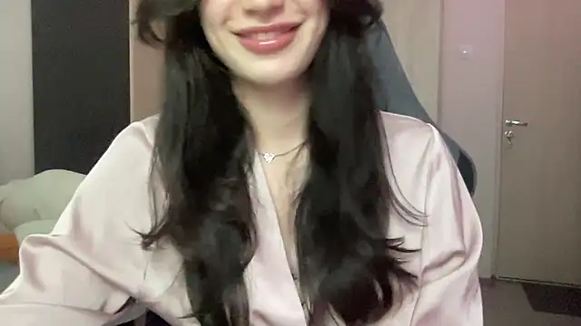 Toviraa stripchat live cam model