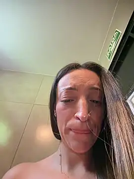 BelleLouiseVp stripchat live cam model