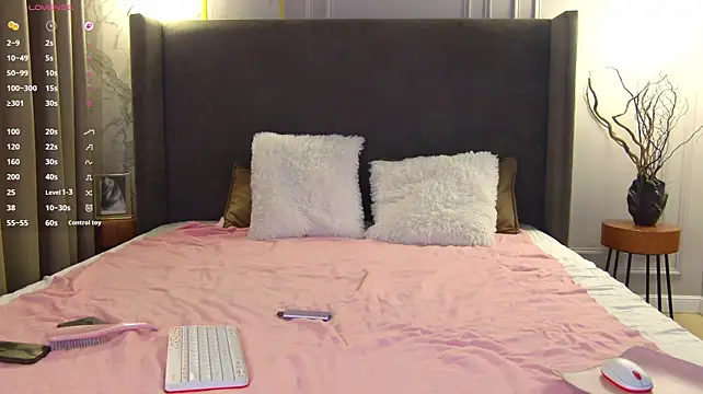 Vivien_ronal stripchat live cam model