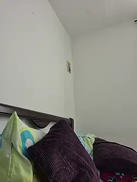 IrisBound stripchat live cam model