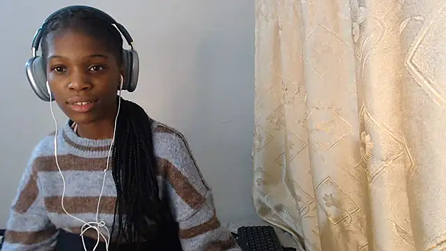 PetiteBarbie_05 stripchat live cam model
