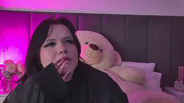 KittyNuarr stripchat live cam model
