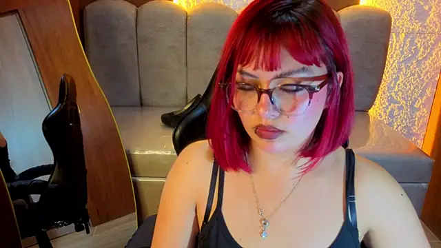 Naty_Red_v stripchat live cam model