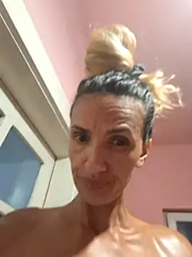 bonytayuarey18 stripchat live cam model