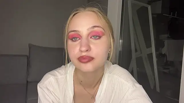 SexyLuxymur stripchat live cam model