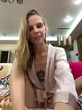 LeyaJohnson stripchat live cam model