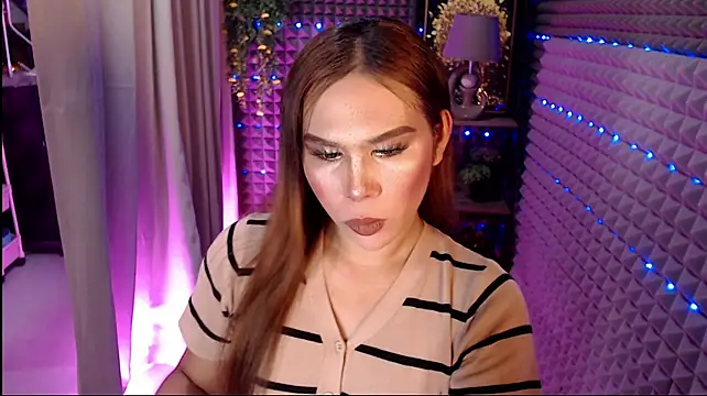 Simple_aleah stripchat live cam model
