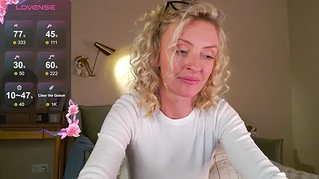 sexuallycorrecte stripchat live cam model