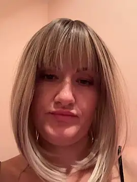 LunaFoxs stripchat live cam model