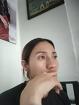 isaa- stripchat live cam model