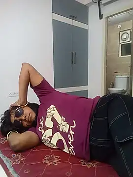 sexy-jaan stripchat live cam model