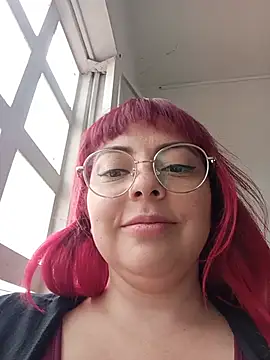 madelaine- stripchat live cam model
