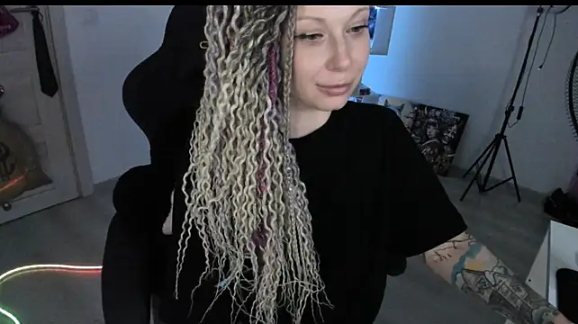 HoneySallyMoore stripchat live cam model