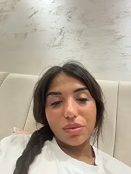 SilkyMira stripchat live cam model