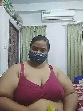 momo_loves stripchat live cam model