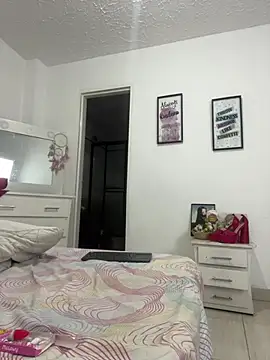 JessikaHoot stripchat live cam model