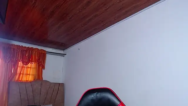 rowanbig stripchat live cam model