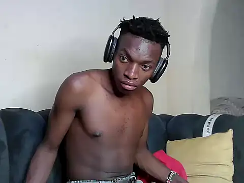 JewelFuckEntertainer212 stripchat live cam model
