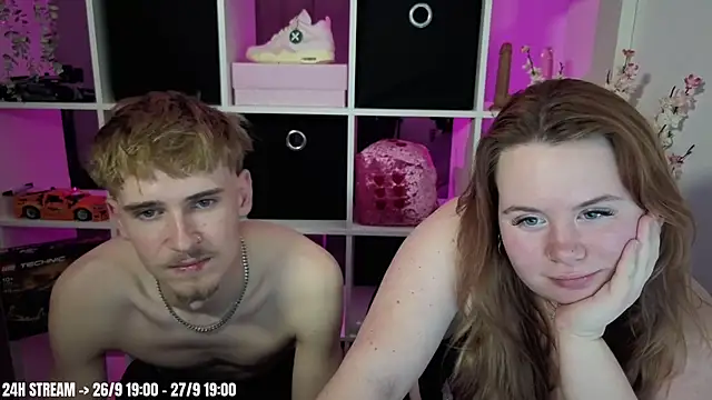 ItsLittleLola stripchat live cam model