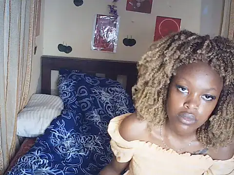 -Rosy stripchat live cam model