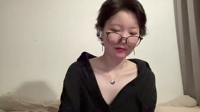 warmdew stripchat live cam model