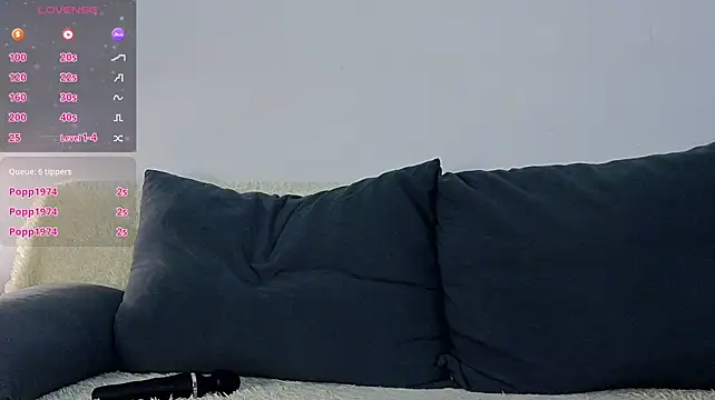 t_blonde stripchat live cam model