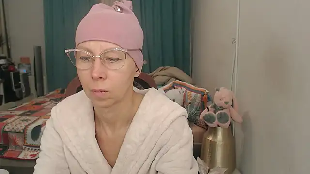LuxuryNika stripchat live cam model