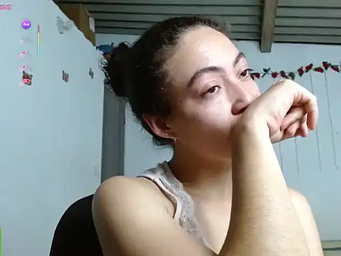 Amitlu_ stripchat live cam model