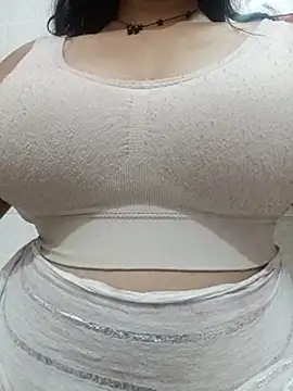 cute-mahek stripchat live cam model
