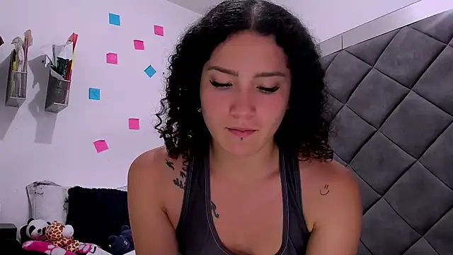 Nellyhills stripchat live cam model