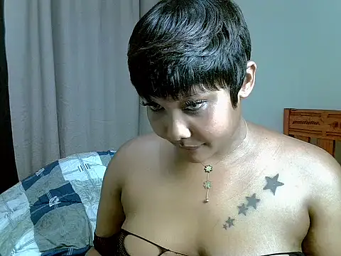 Prettylovez stripchat live cam model