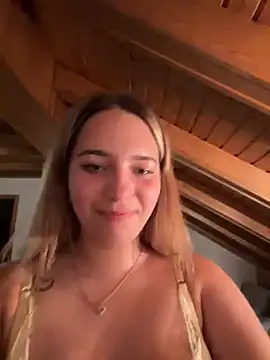 Naomi-Klein stripchat live cam model