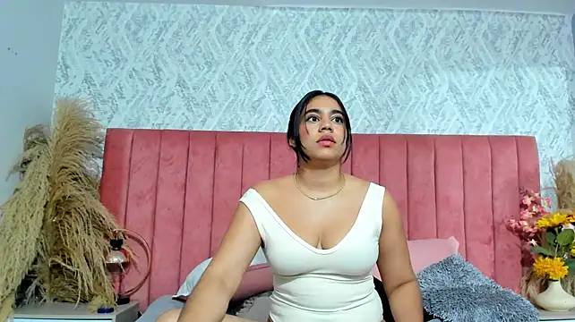XayraVelvet stripchat live cam model