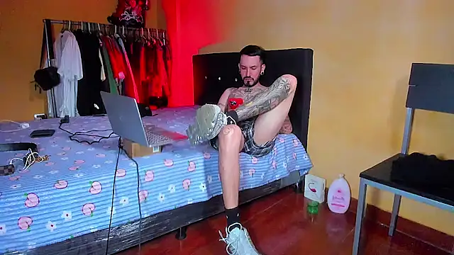 tattooedsmoker777 stripchat live cam model