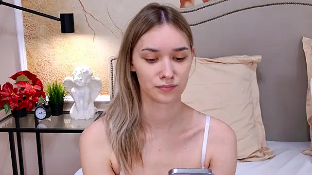 AmadaReine stripchat live cam model