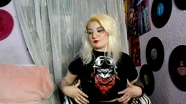 Avril_Maria stripchat live cam model